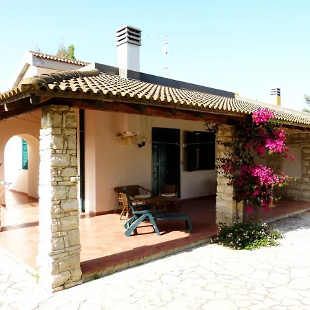 Casa Ondablu Casesicule, On The With Big Veranda And Wifi Holiday home Santa Maria Del Focallo