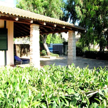 Casa Vacanza Ondablu Casesicule, On The Beach With Big Veranda And Wifi